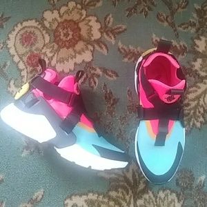 SOLD*Nike Air Huarache City - Womens Bleached Aqua